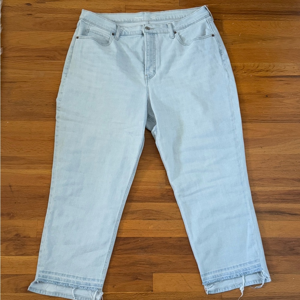 Old Navy women’s curvy vintage straight | size 18 in light wash with button fly